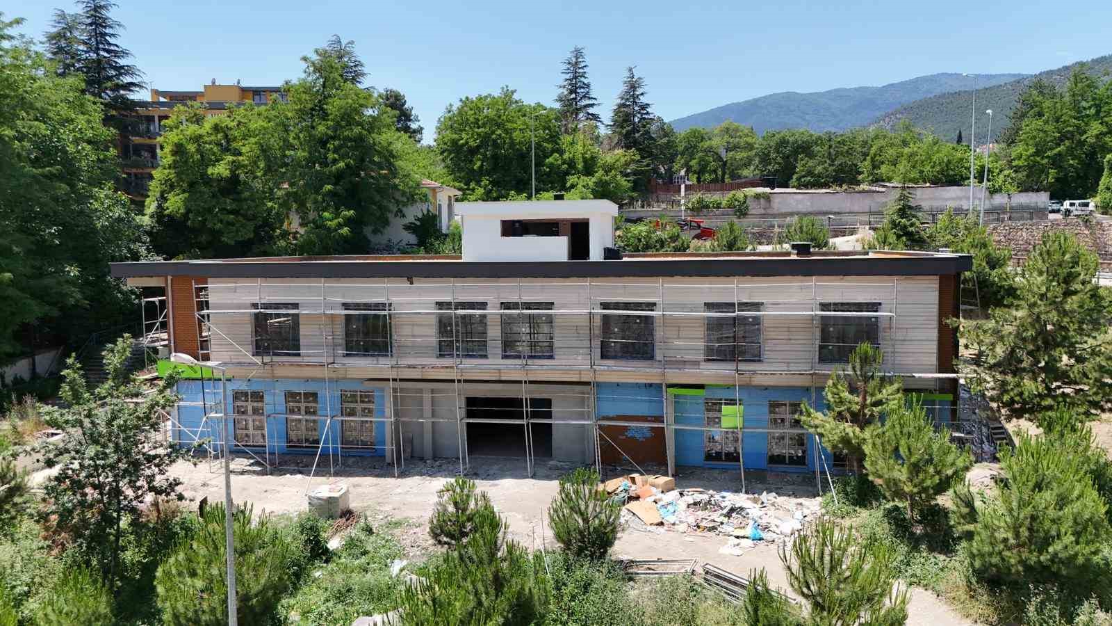 Karab&uuml;k&rsquo;te b&uuml;y&uuml;kler i&ccedil;in dev sosyal yaşam merkezi y&uuml;kseliyor