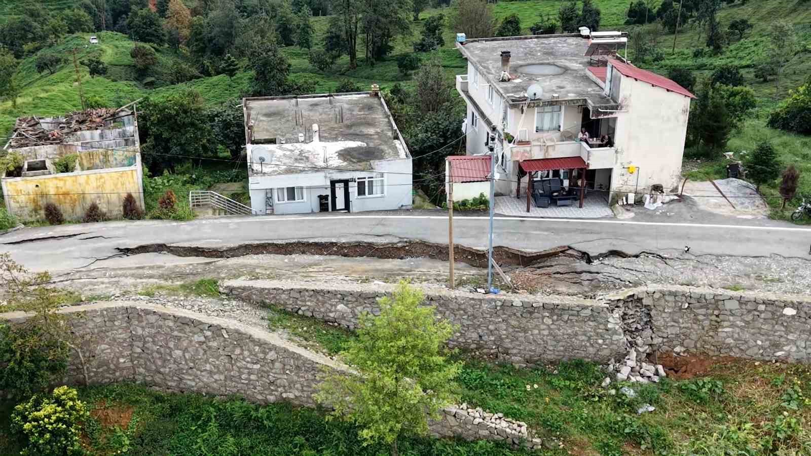 Rize’de heyelan sonrası mahalle sakini korku dolu anları anlattı: "Bir anda her şey bitti, yavaş yavaş sine sine battı buralar"