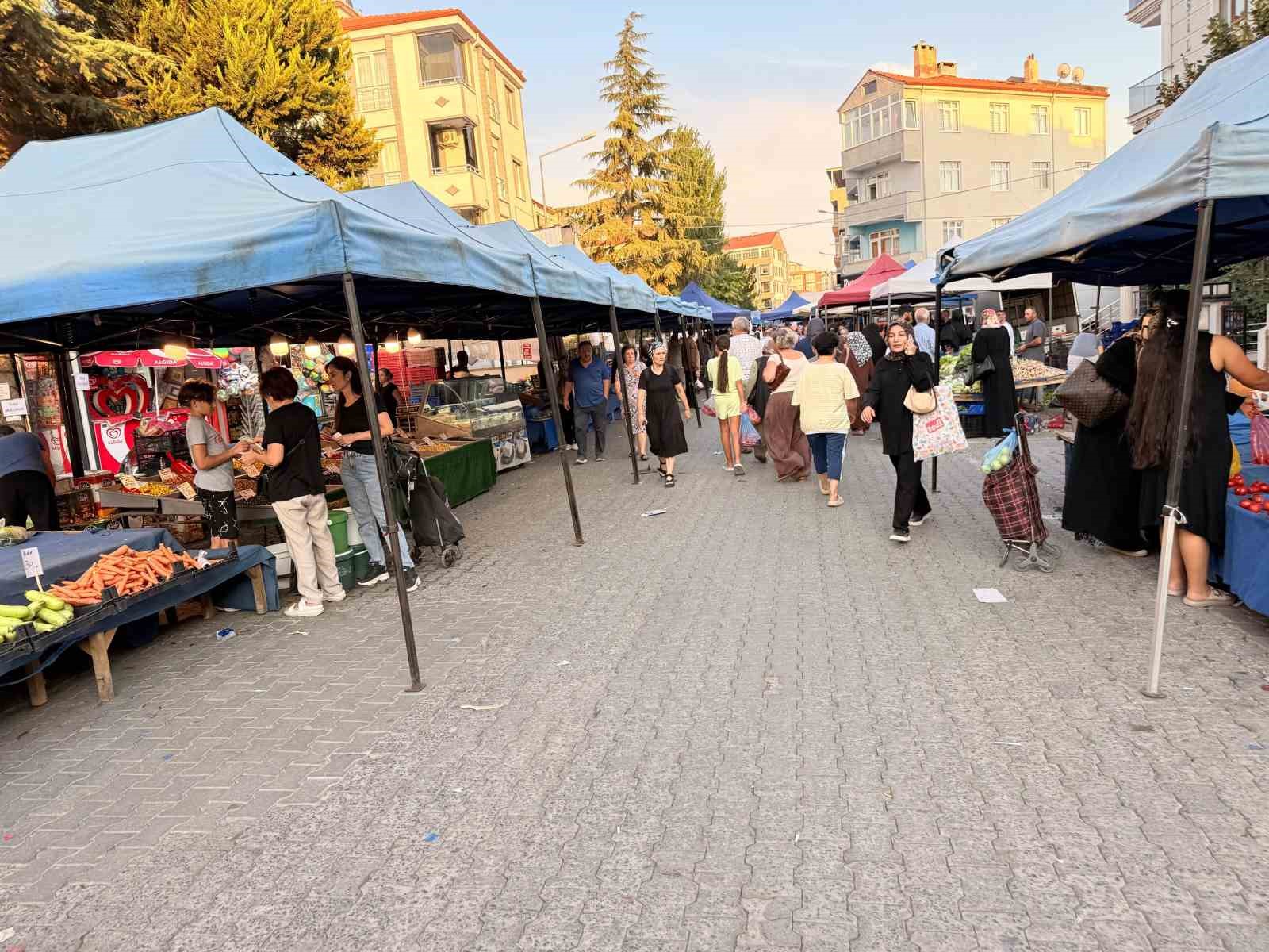 Kırklareli Vali Yardımcısı Tanrıseven pazarın nabzını tuttu