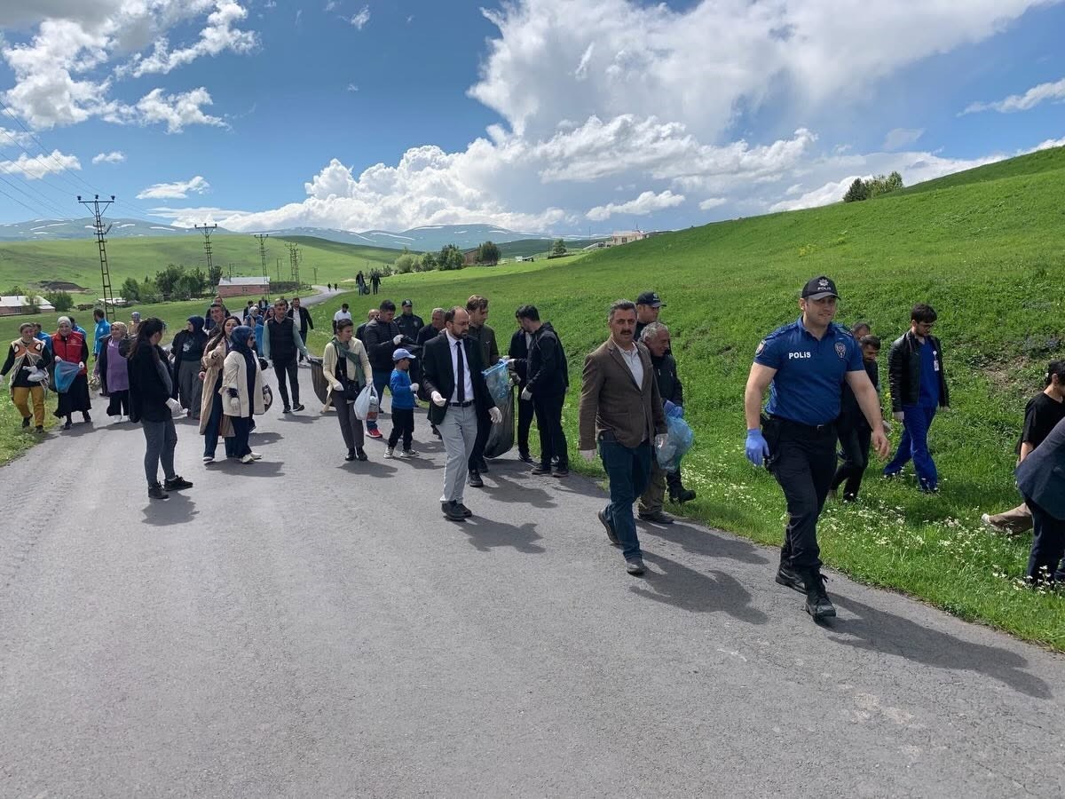 Hanak’ta çöp toplama seferberliği