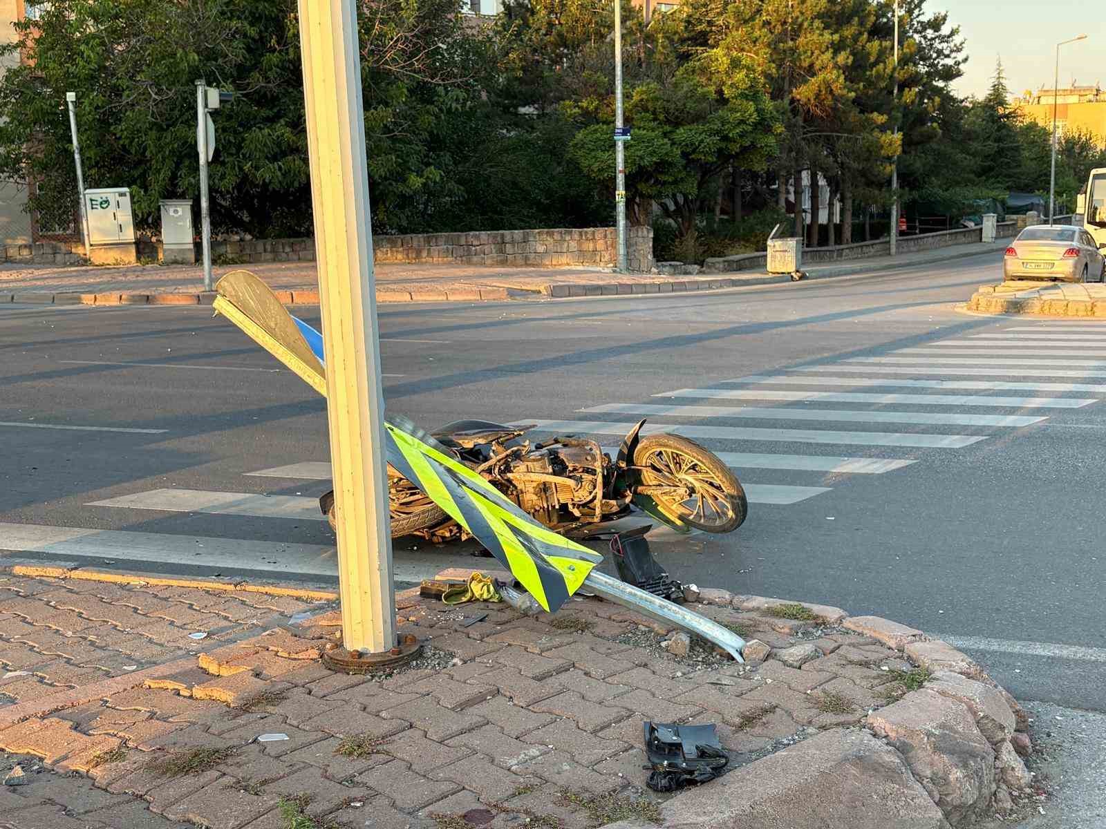 Kayseri’de otomobilin çarptığı motosiklet sürücüsü ağır yaralandı