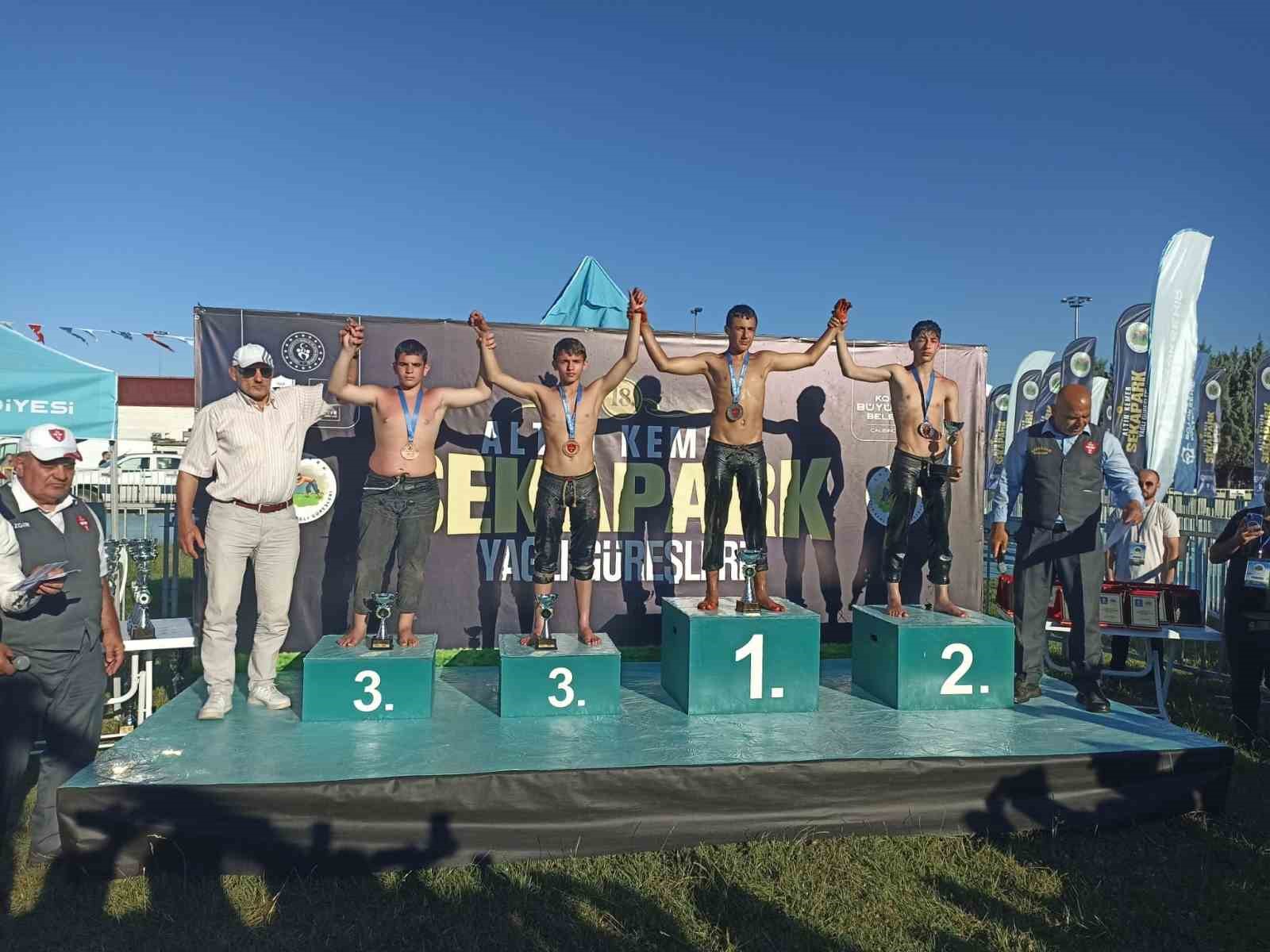 Kağıtspor sporcuları kürsüye ambargo koydu