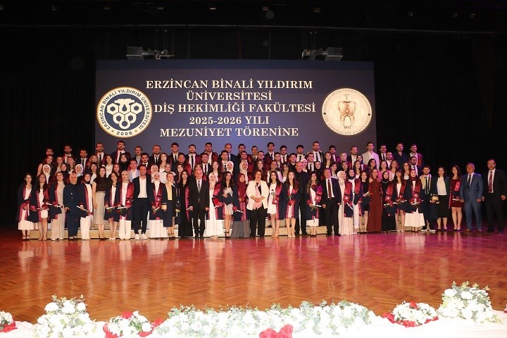 Erzincan&rsquo;da 82 gen&ccedil; diş hekimi mezuniyet coşkusu yaşadı