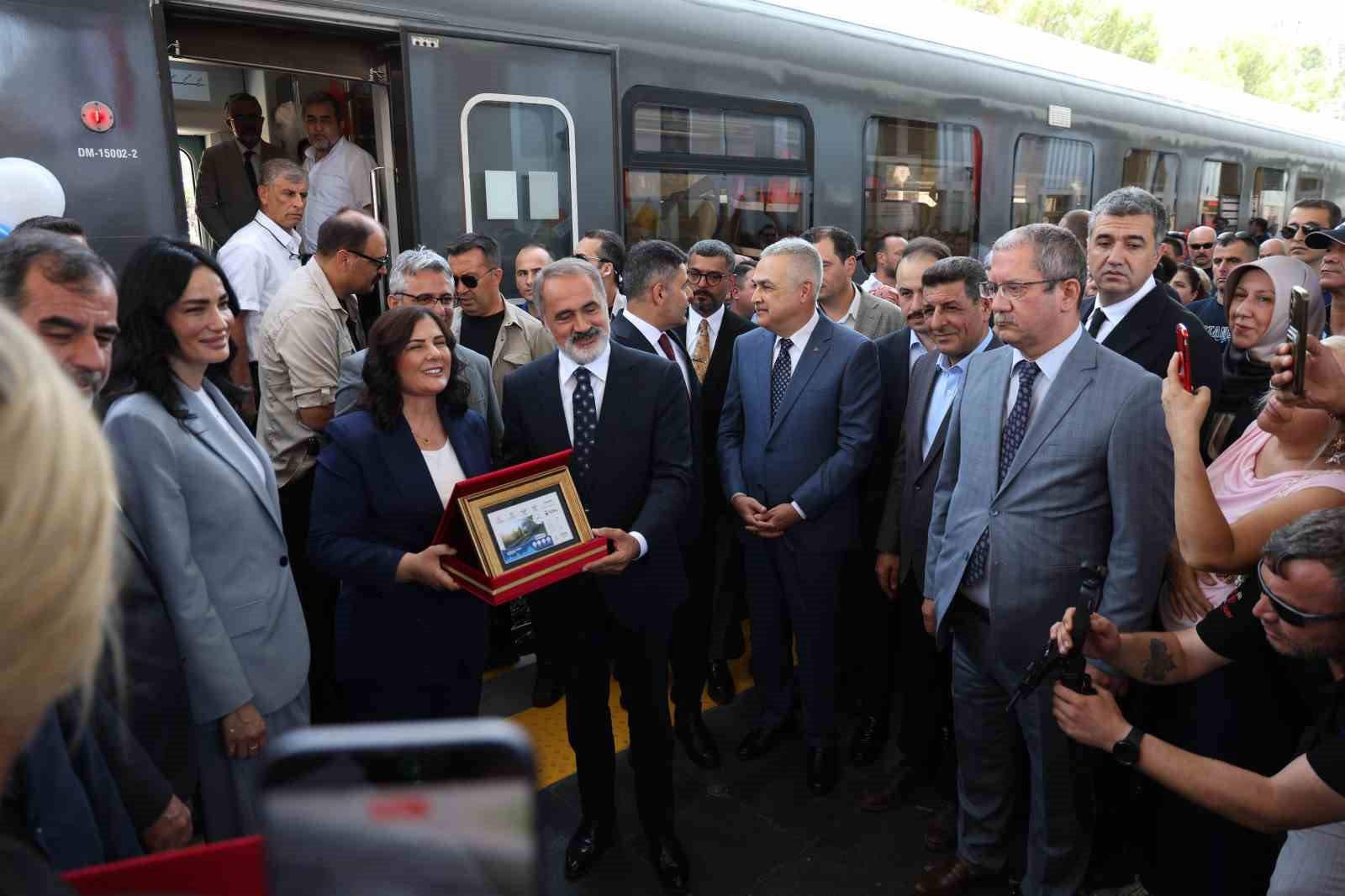 AYBAN banliyö hattı hizmete açıldı