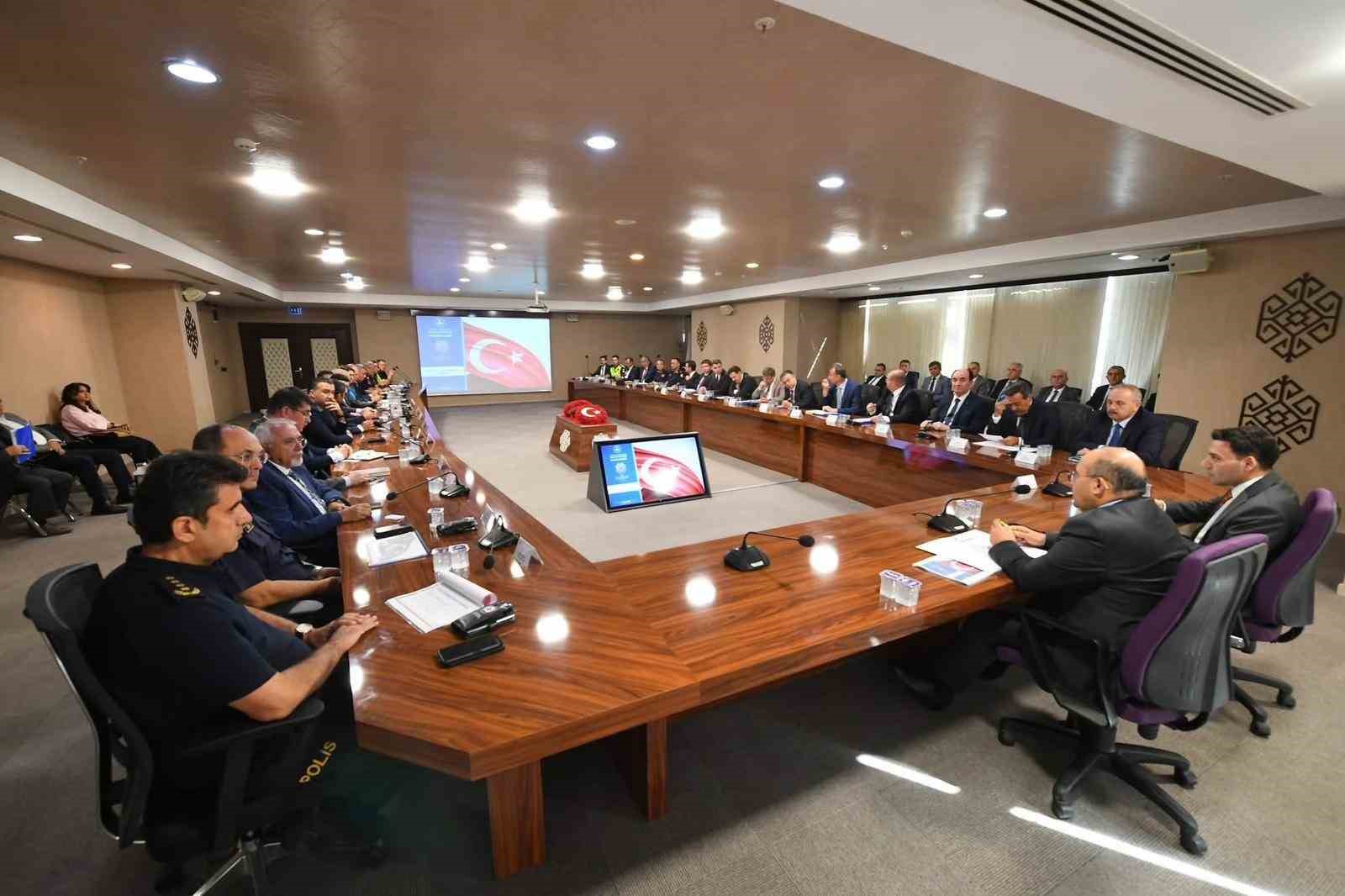 Balıkesir&rsquo;de yeni eğitim &ouml;ğretim yılı &ouml;ncesi g&uuml;venlik tedbirleri masaya yatırıldı