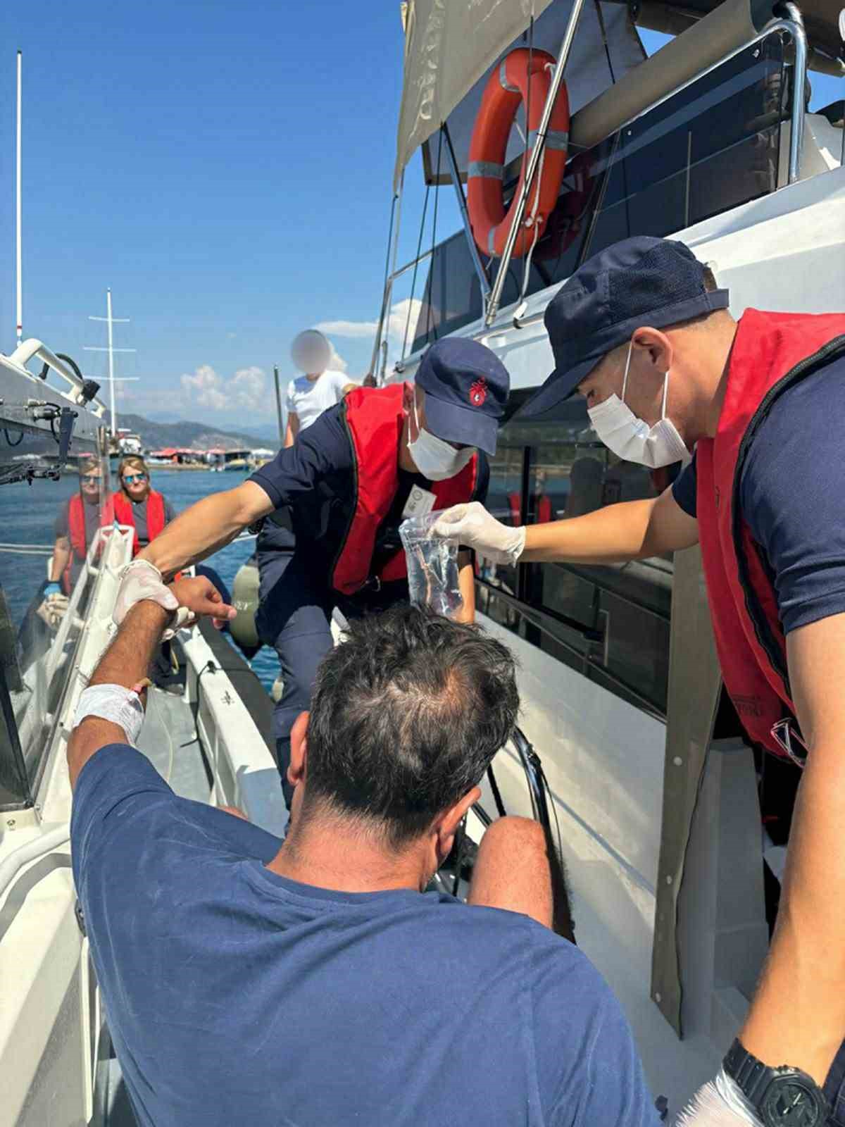Teknelerde yaralanan ve rahatsızlanan iki vatandaş tıbbi tahliye