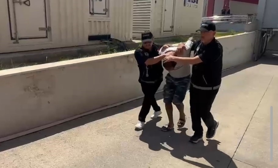 Kırmızı b&uuml;ltenle aranan uyuşturucu taciri yakalandı