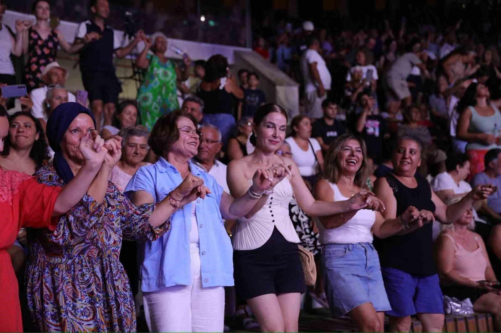 Didim’de amfi tiyatro türkü sesleriyle yankılandı