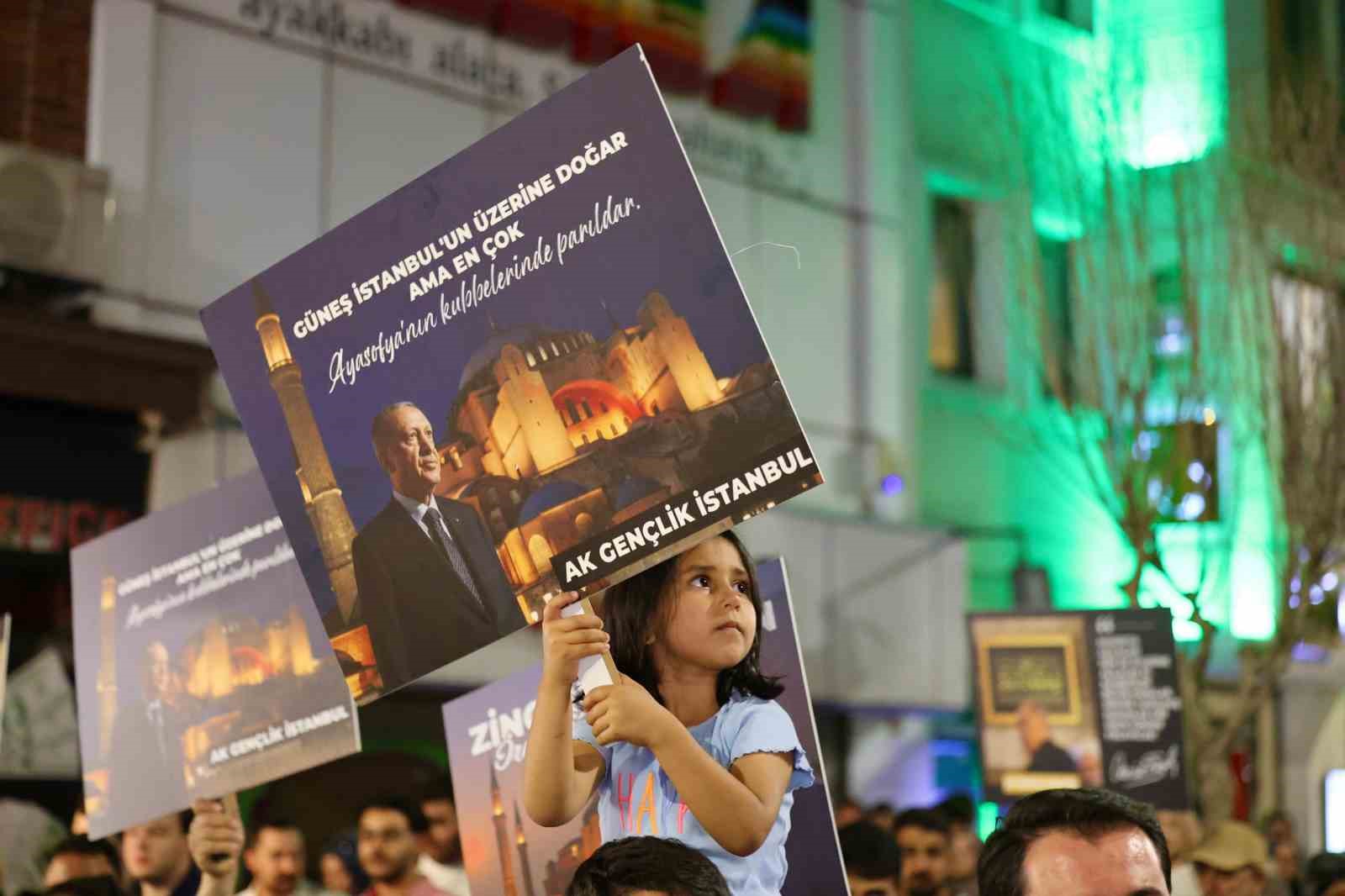 AK Parti Gençlik Kolları’ndan düzenlenen Ayasofya Yürüyüşü’ne binler katıldı