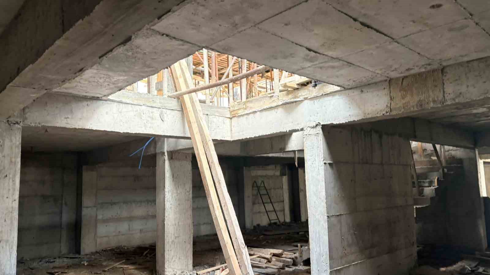 K&uuml;tahya&rsquo;da 3 iş&ccedil;inin &ouml;ld&uuml;ğ&uuml; inşaat faciasında 3 kişi tutuklandı