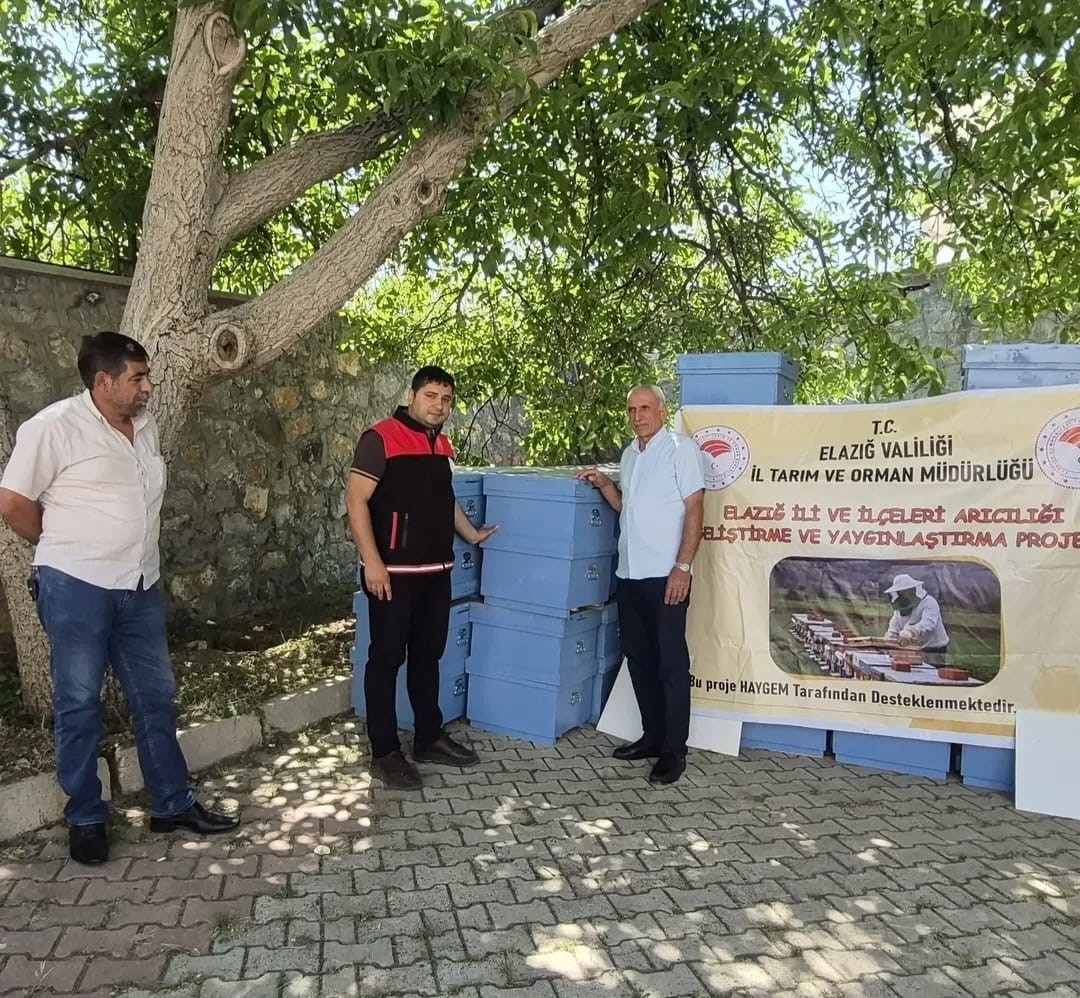 Sivrice&rsquo;de arıcılara kovan desteği