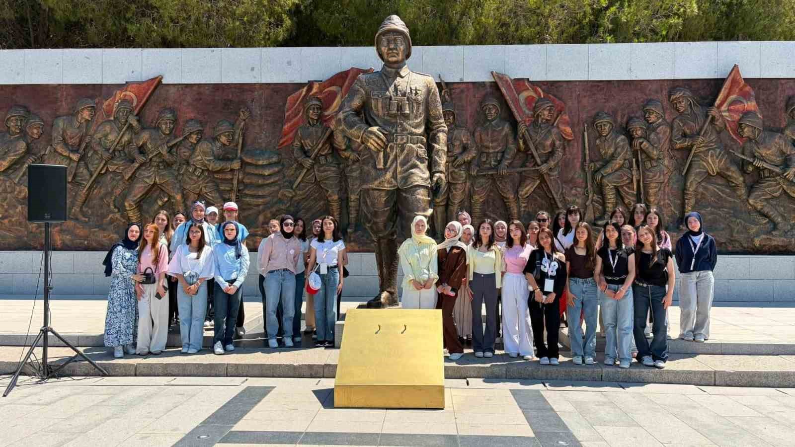 Bayburtlu gen&ccedil;ler &Ccedil;anakkale ruhunu yerinde yaşadı