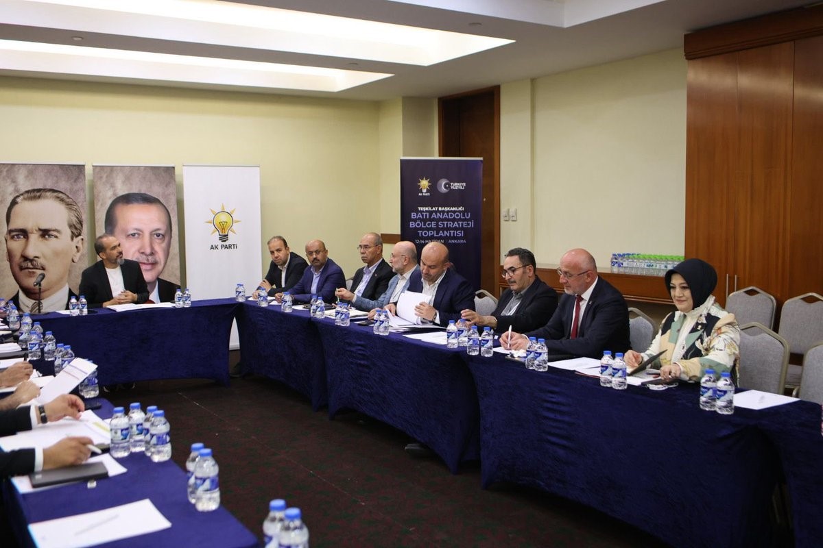 Eskişehir AK Parti Teşkilatı, Batı Anadolu Bölge Strateji Toplantısı’na katıldı