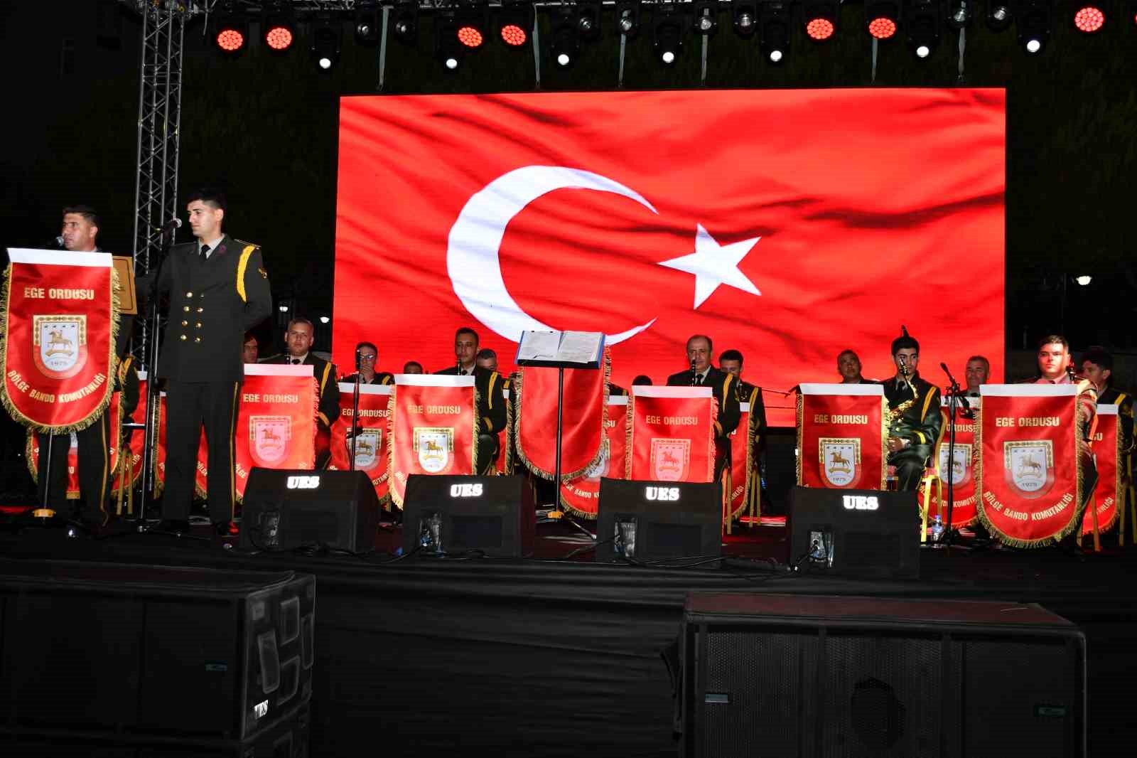 Demirci&rsquo;de Kurtuluş Festivali g&ouml;rkemli kortej y&uuml;r&uuml;y&uuml;ş&uuml;yle başladı