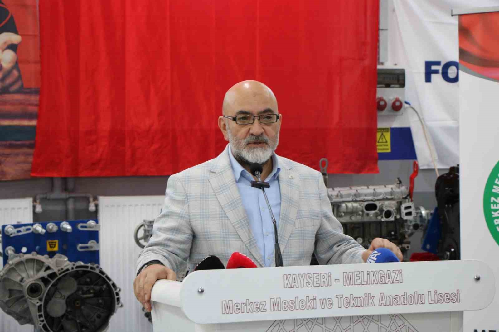 Meslek lisesine ’otomotiv eğitim laboratuvarı’