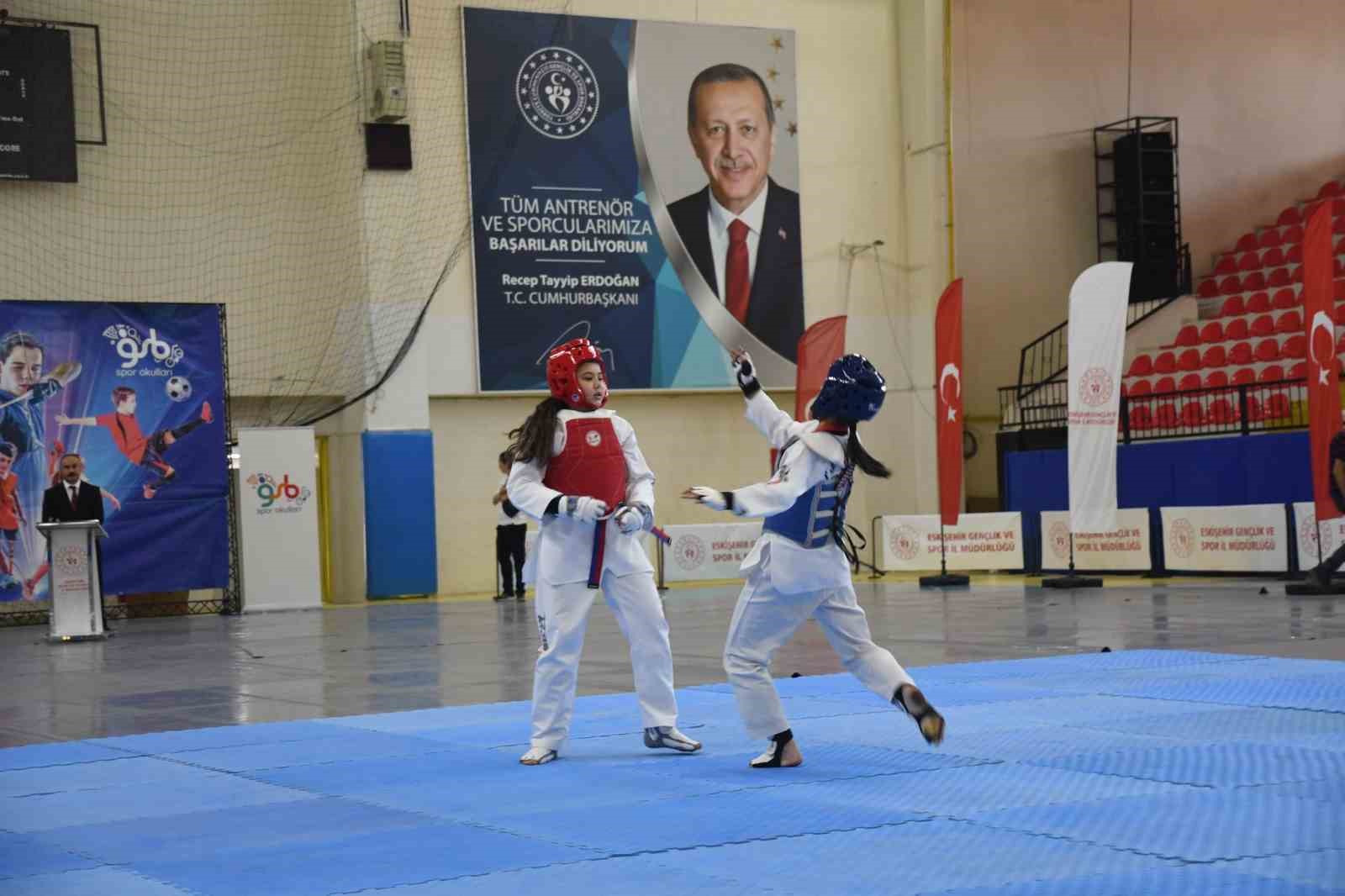 Eskişehir’de GSB Spor Okulları açıldı