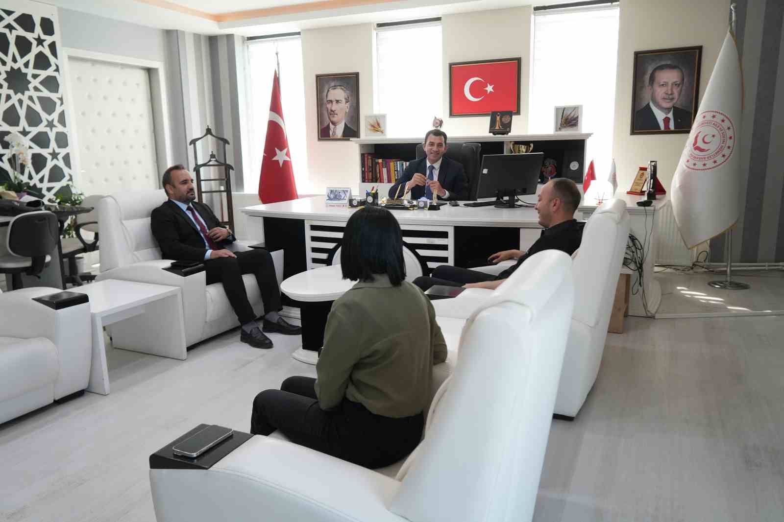 Faizsiz evlilik kredisi gençlere umut oluyor