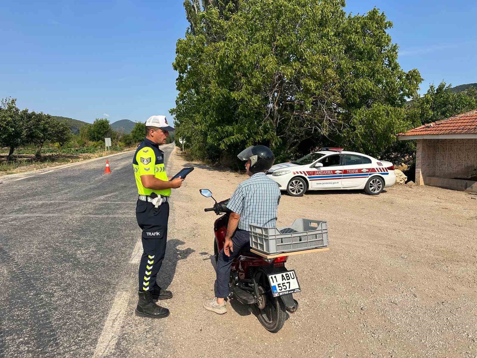 Jandarmadan motosiklet sürücülerine hayati uyarılar