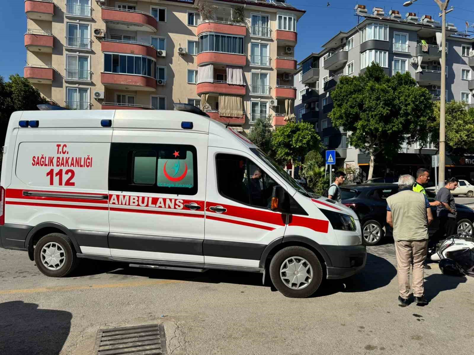 Yaya geçidinde duran motosiklete arkadan çarptı: 1 yaralı