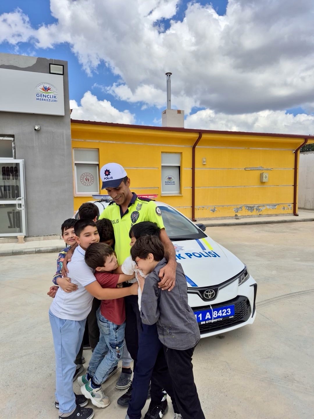 Miniklere polislik mesleği ve güvenli yaşam eğitimi