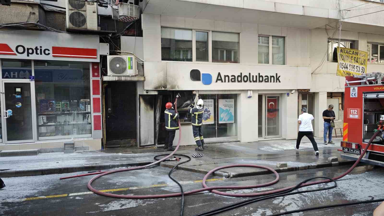 ATM’de çıkan yangın paniğe neden oldu