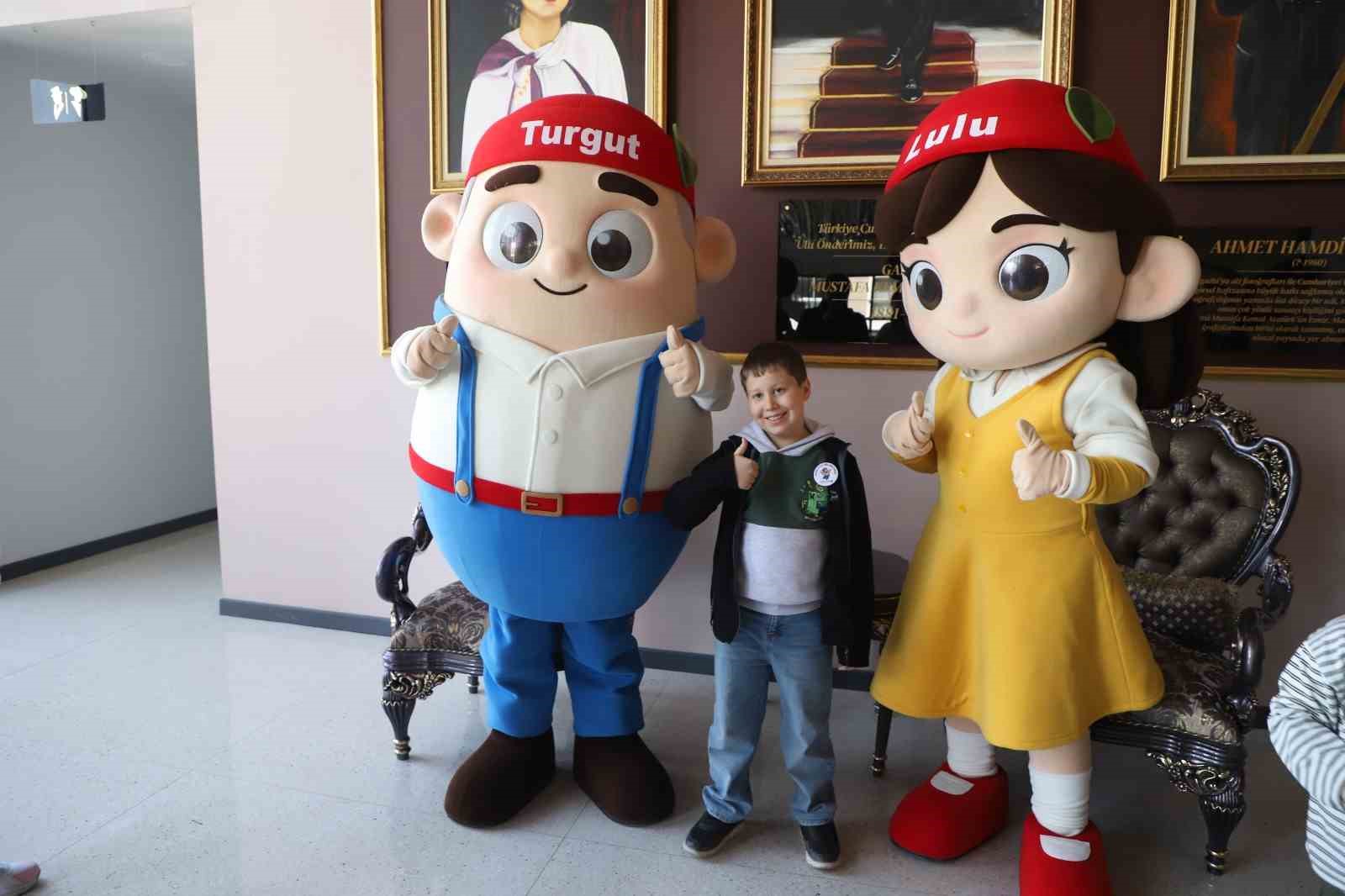 Turgut ve Lulu mahalle mahalle gezecek