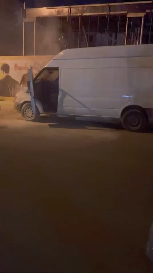 Elazığ&rsquo;da seyir halindeki minib&uuml;ste yangın