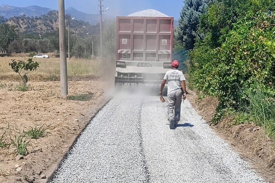 Umurlu&rsquo;da asfaltlama &ccedil;alışmaları devam ediyor