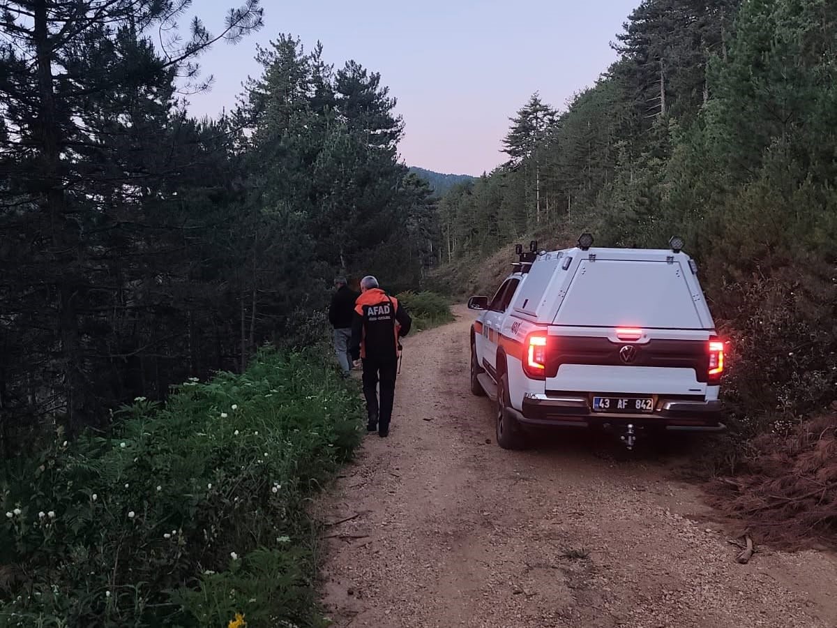 Dağ yolunda kaybolan genç çift sağ olarak bulundu