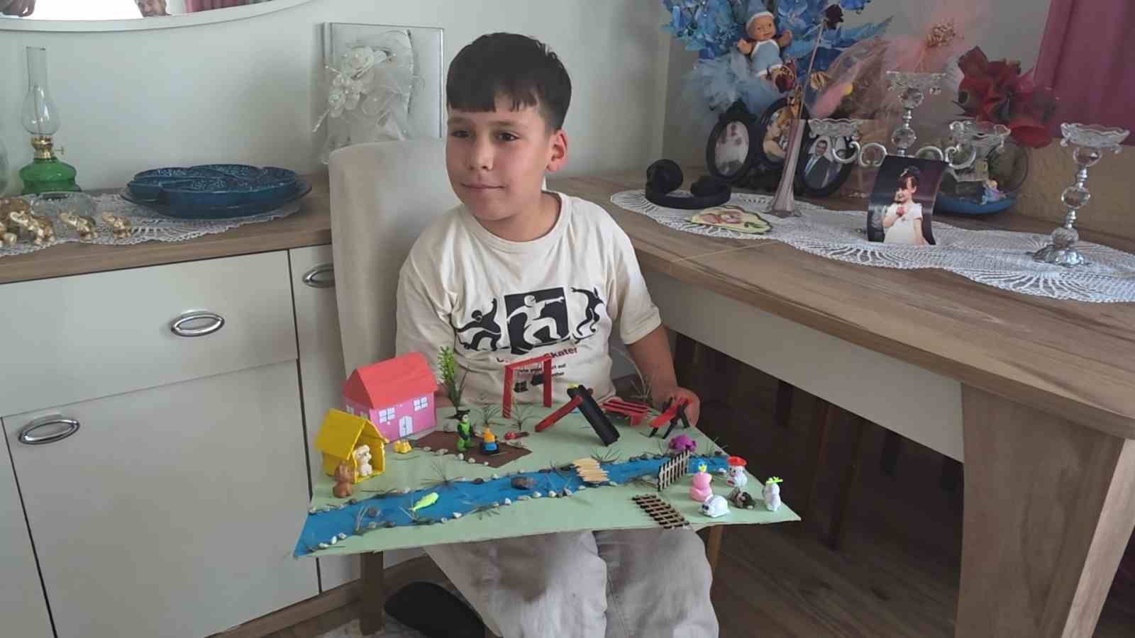 Kütahya’da 3. sınıf öğrencisi Göktuğ Okayay’ın dikkat çeken "Doğal Yaşam" maketi