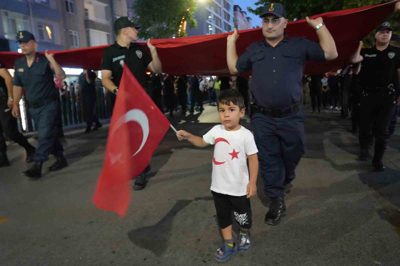 Niğde’de 15 Temmuz’un 10. yılında fener alayı ve demokrasi nöbeti