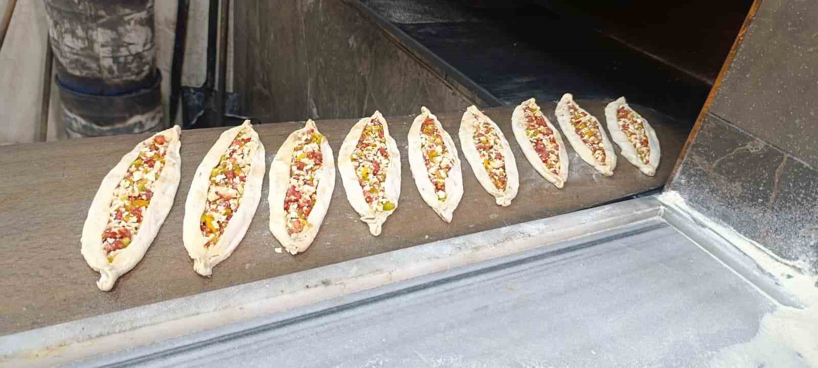 Kavurucu sıcakta ekmek mesaisi