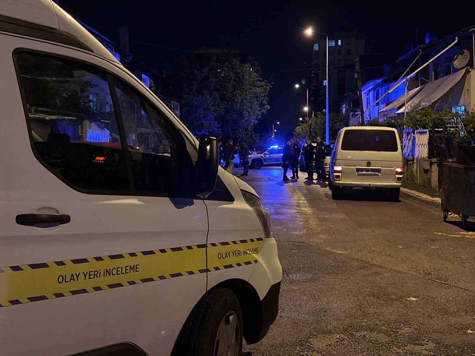 Kayseri’de husumetlilerin hedefi olan 2 katlı ev kurşunlandı