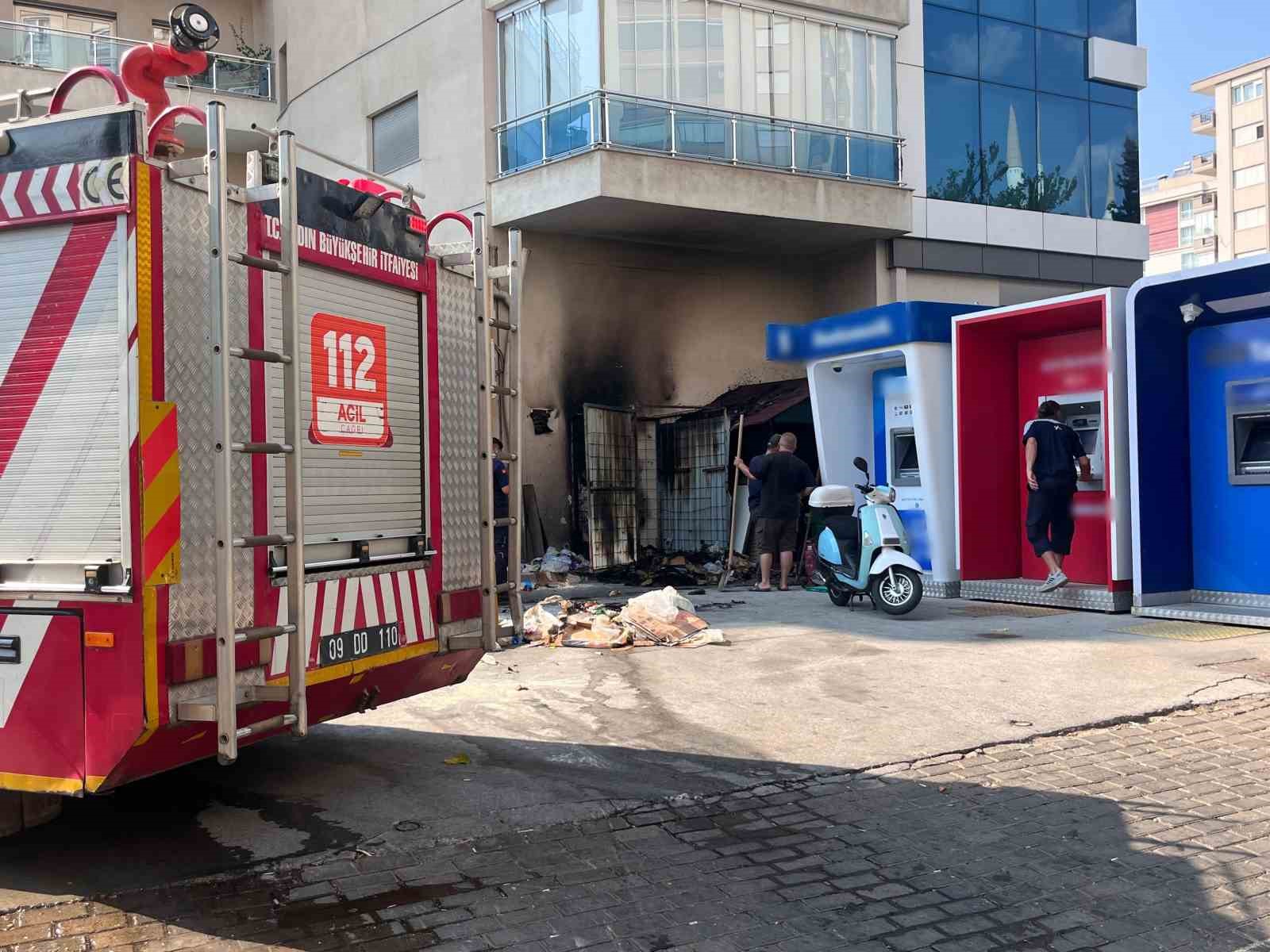 Geri dönüşüm kutusunda kaynak yaparken yangın çıktı