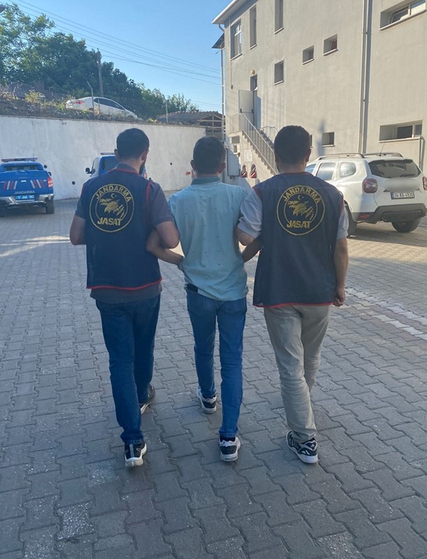 &Ccedil;anakkale&rsquo;de jandarma ekiplerince ger&ccedil;ekleştirilen operasyonlarda 14 ş&uuml;pheli tutuklandı