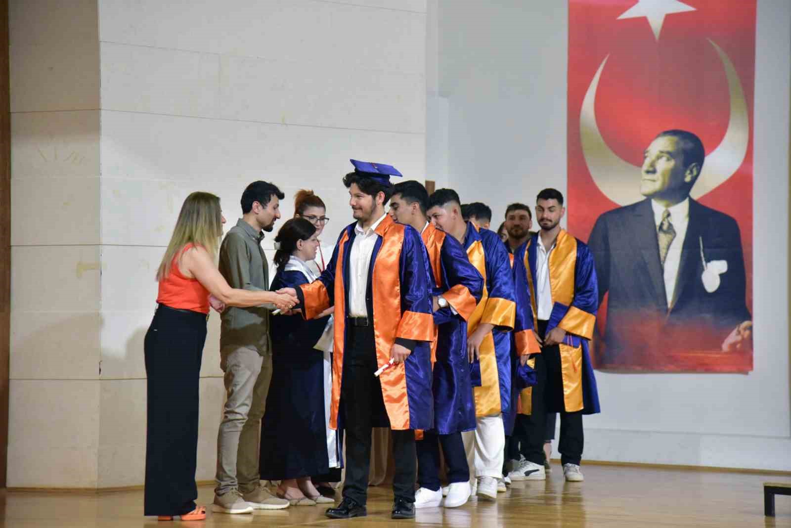 Ula Ali Ko&ccedil;man MYO&rsquo;da mezuniyet coşkusu