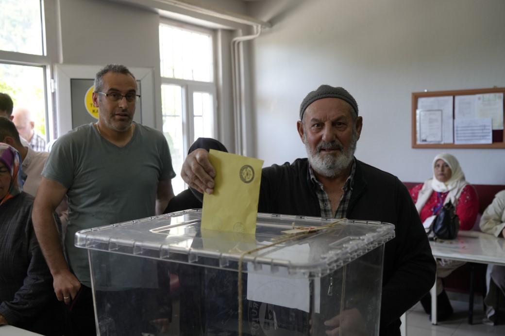 Üç ilde mini seçim yarışı… 10 bin kişi sandık başında