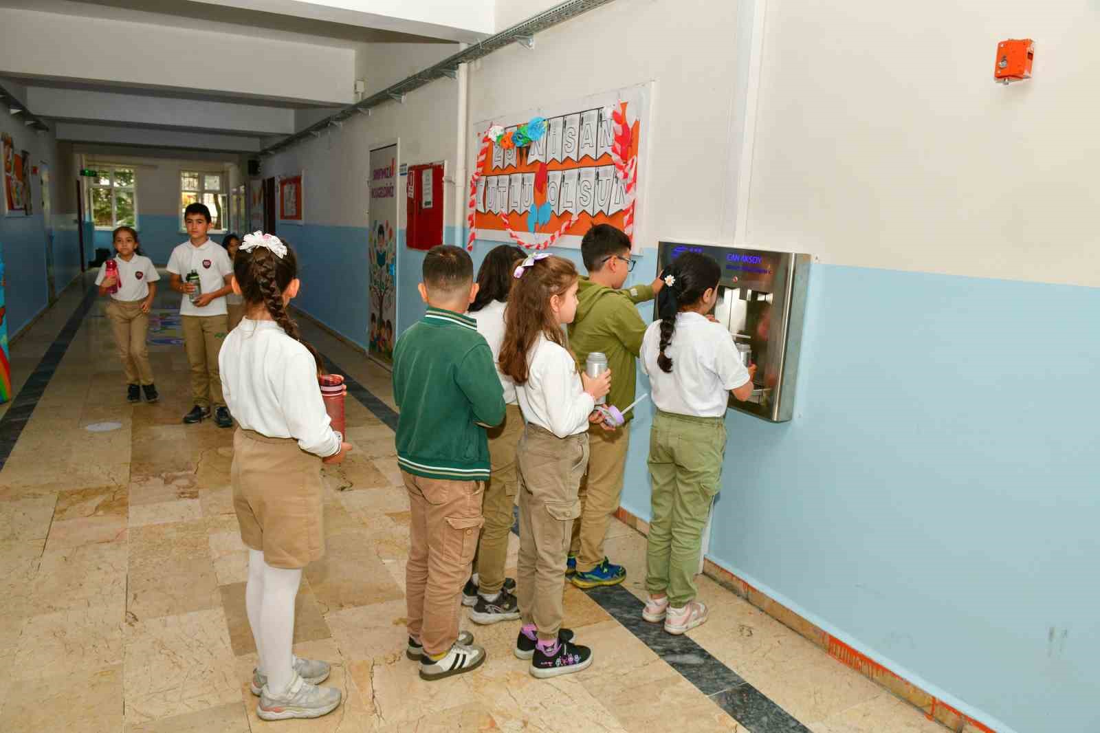 Esenyurt’ta okullarda ücretsiz su dönemi başladı