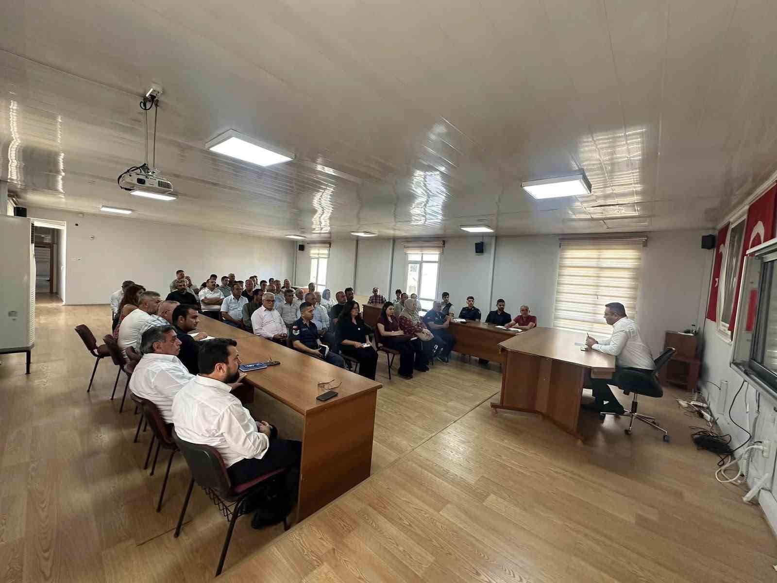 Sarıgöl’de muhtarlarla kritik toplantı