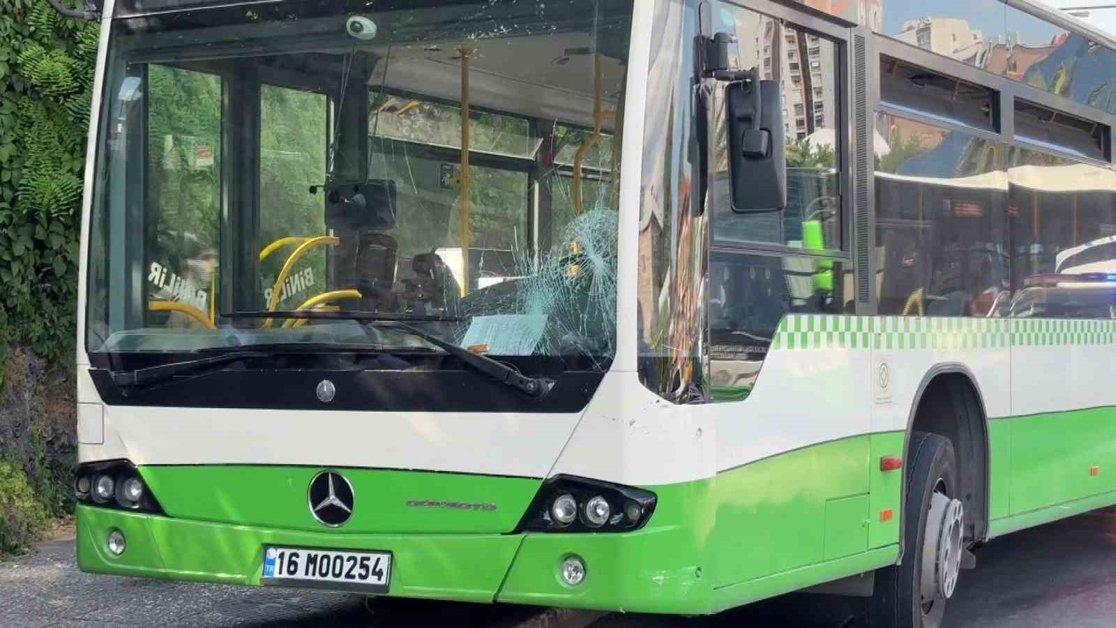 Bursa&rsquo;da anne ve bebeğine otob&uuml;s &ccedil;arptı: 2 yaralı