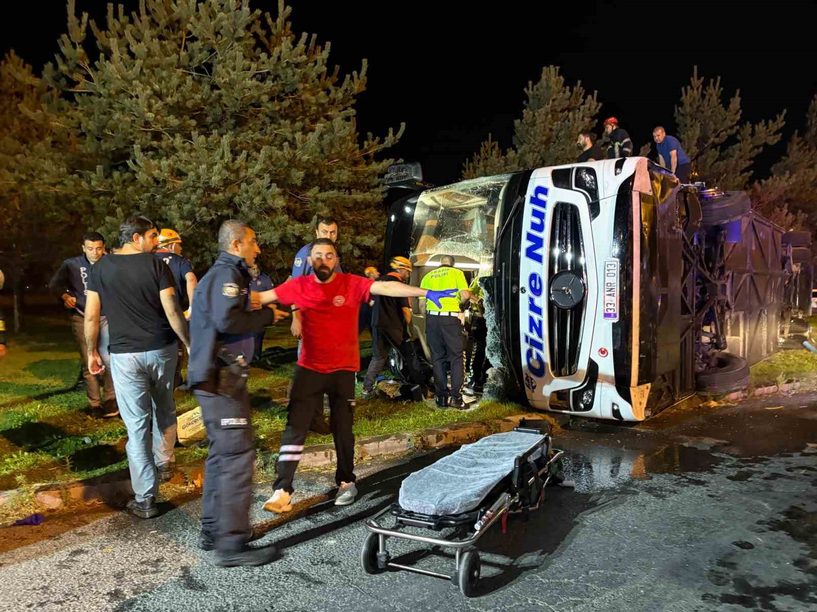 Kayseri&rsquo;de yolcu otob&uuml;s&uuml; yakıt tankeri ile &ccedil;arpıştı, yaralılar var