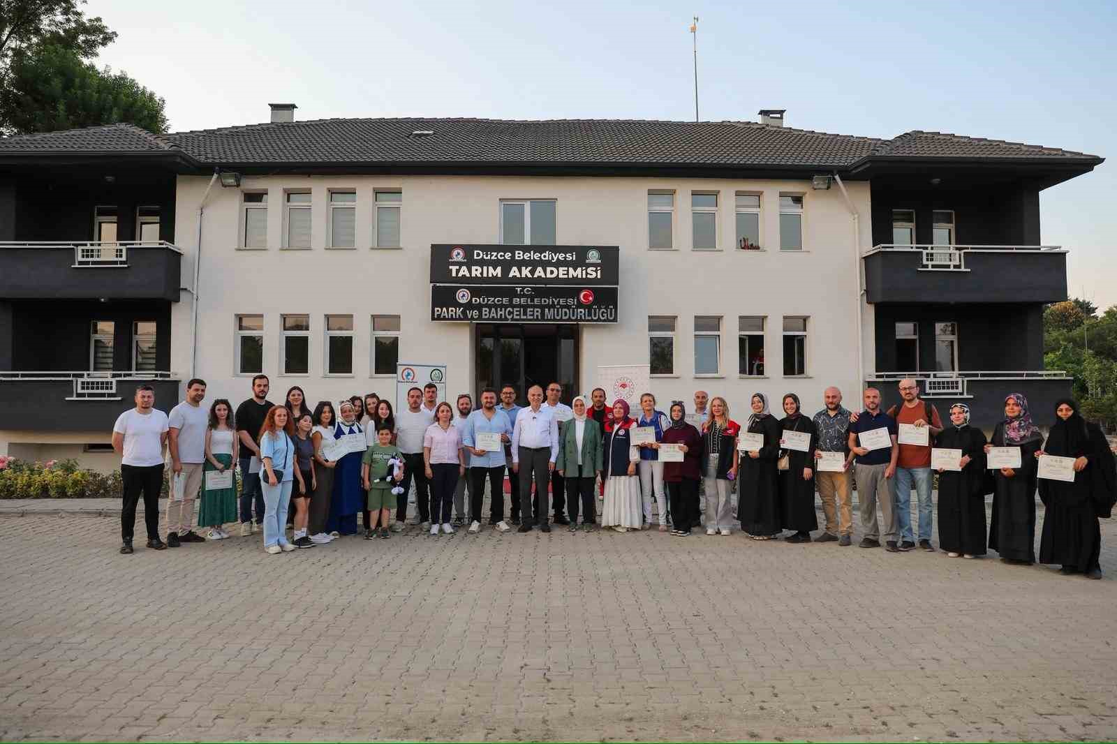 Düzce’de ilk kez yetişen siyez buğdayının hasadı yapıldı
