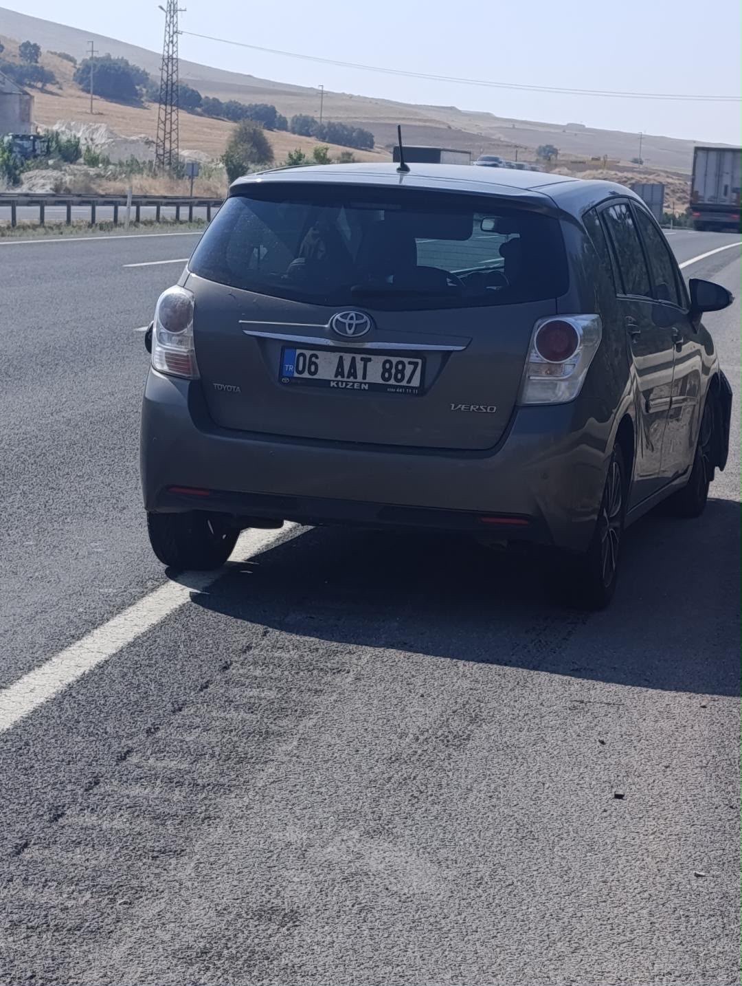 Yola aniden çıkan koyun kazaya sebep oldu, 1 yaralı