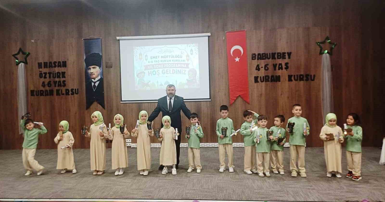 Emet’te 4-6 Yaş Kur’an kursu öğrencilerinden yıl sonu gösterisi