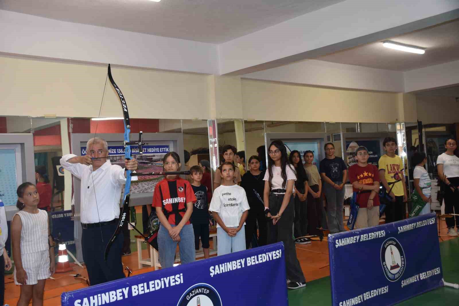 Şahinbey Belediyesi yaz spor okulu gen&ccedil;lere kapısını a&ccedil;tı