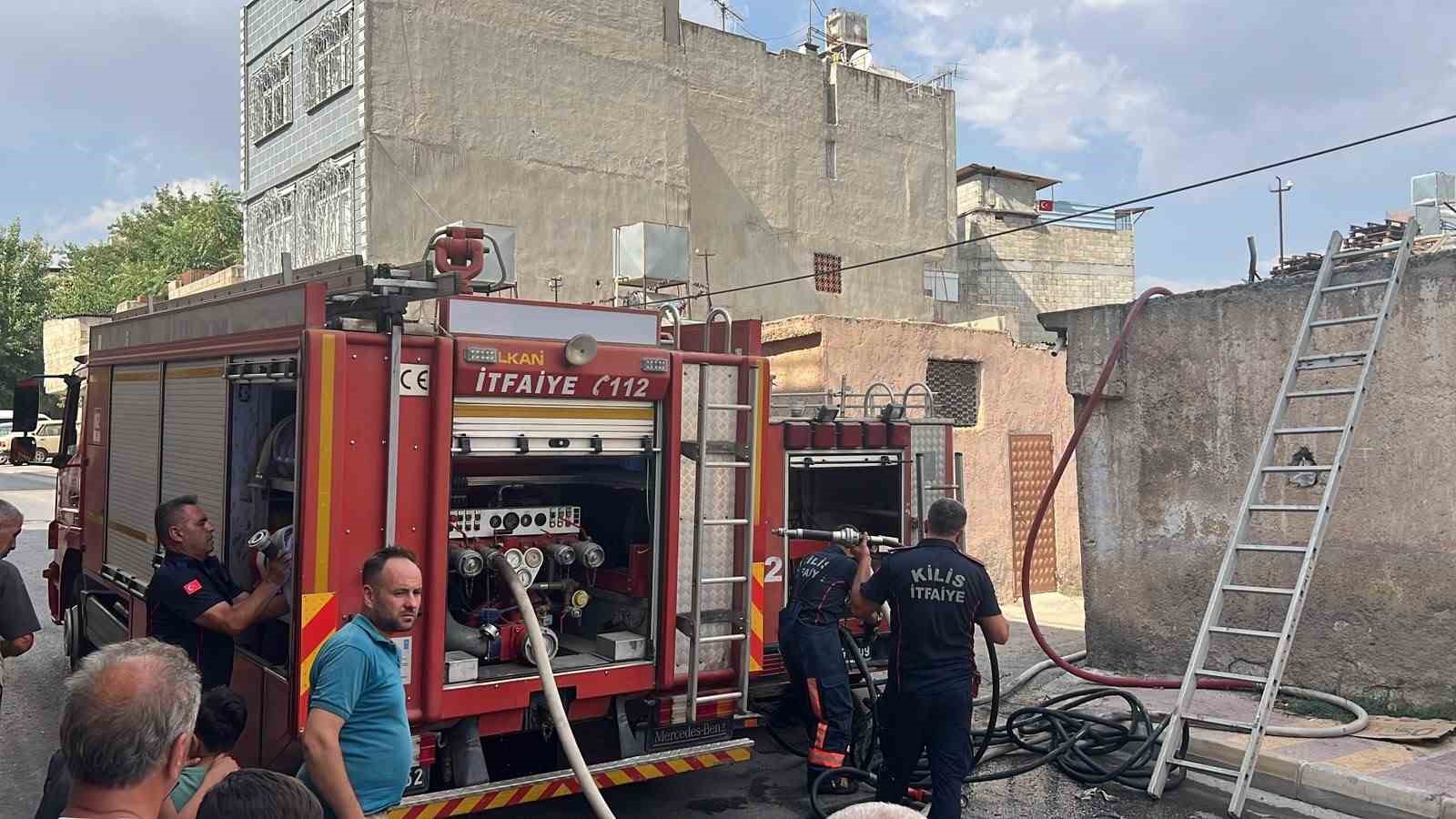 Kilis’te metruk evde yangın