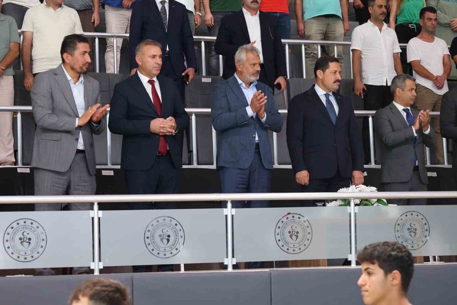 Büyükler Türkiye Badminton Şampiyonası Hatay’da başladı