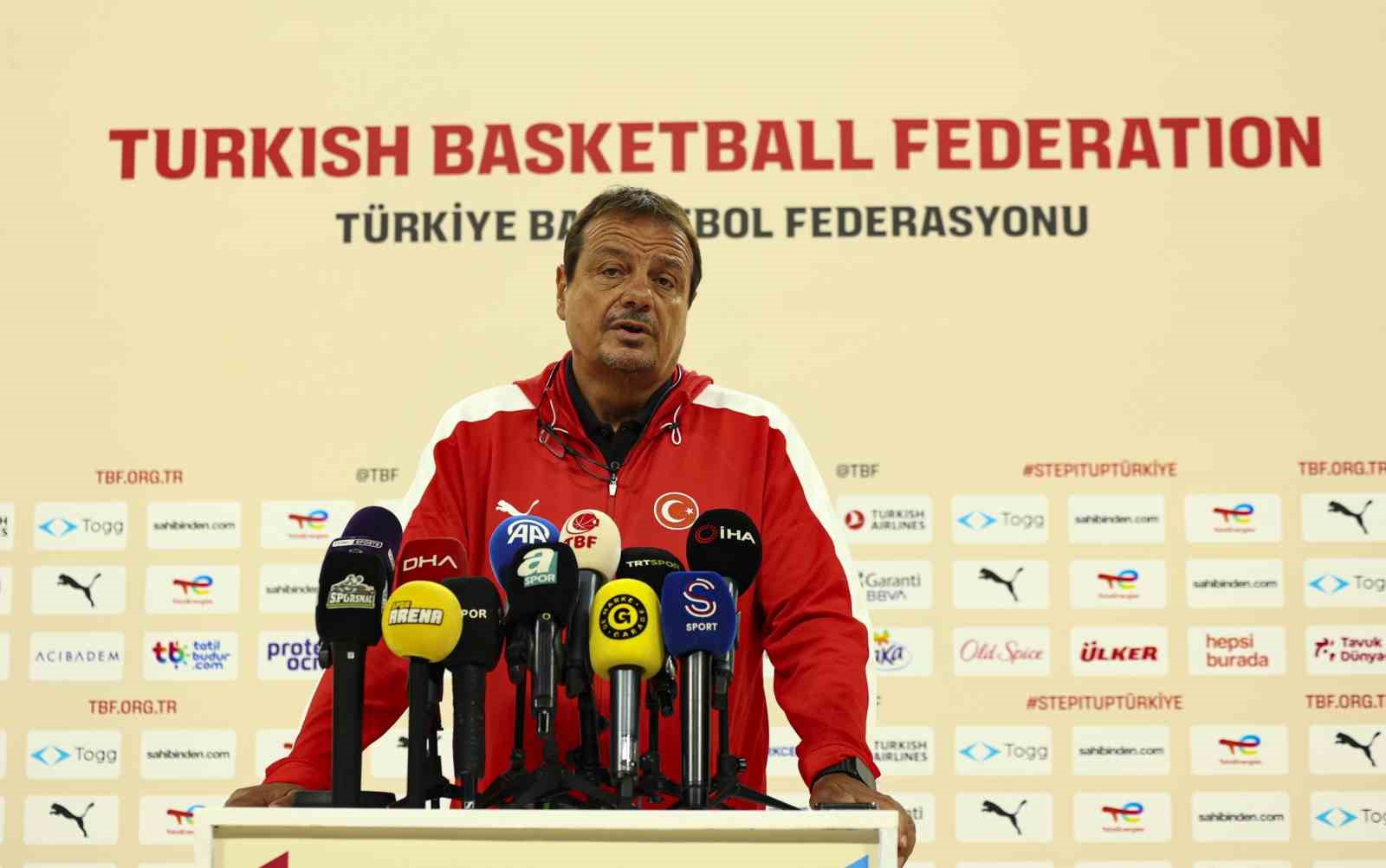 Ergin Ataman: "D&uuml;nya Kupası&rsquo;na gitmeyi garantilememiz i&ccedil;in en az 2 veya 3 galibiyet almamız gerekiyor"