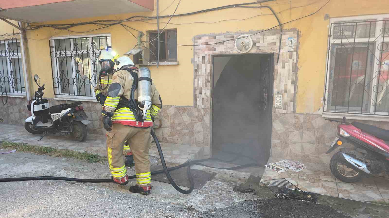 Yaramaz çocukların evcilik oyunu yürekleri ağza getirdi: Az kalsın ev yanıyordu