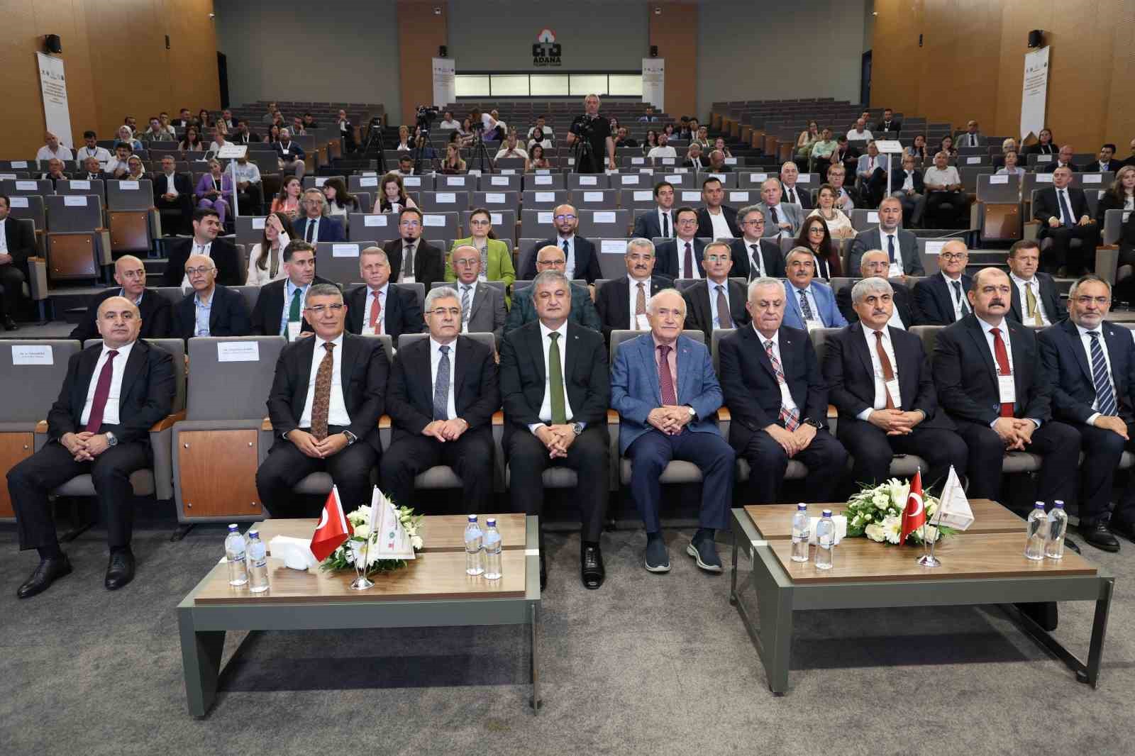 Cumhurbaşkanlığı Yüksek İstişare Kurulu Üyesi Çiçek: "Yeteri kadar kaliteli kanun çıkaramıyoruz"